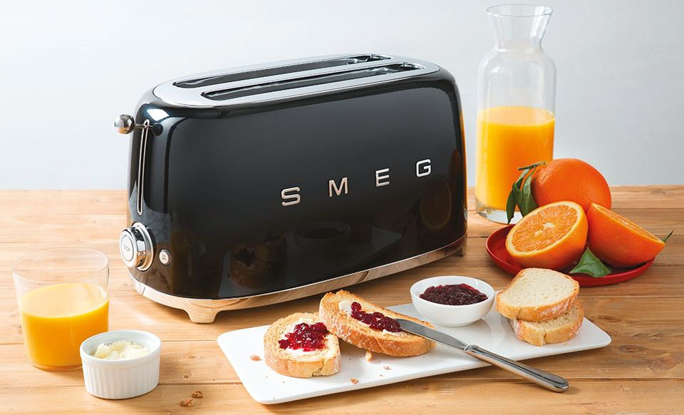 Smeg 50's Retro Style Aesthetic 4 Slice ToasterBlack TSF02BLAU. Buy