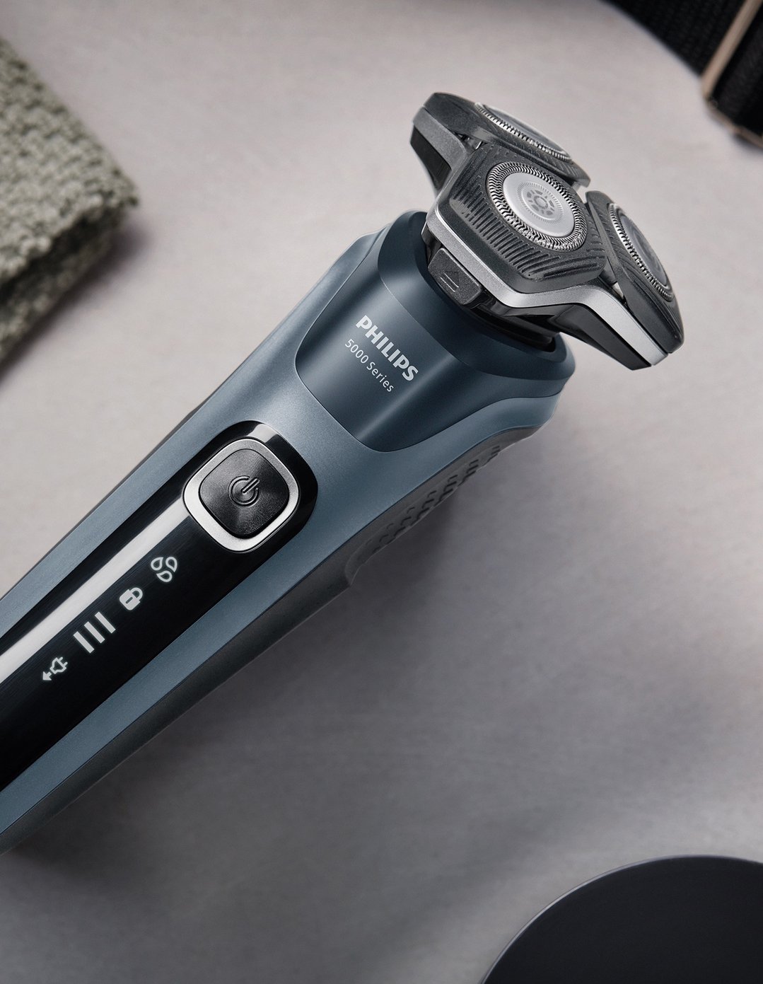 Philips Shaver Series 5000 SkinIQ - | Bing Lee - Bing Lee