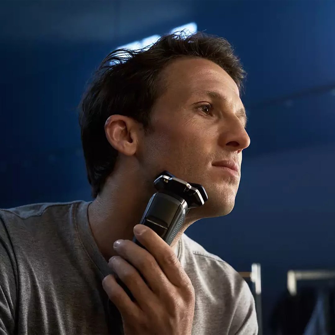 Man shaving his face with a Philips Shaver Series 7000