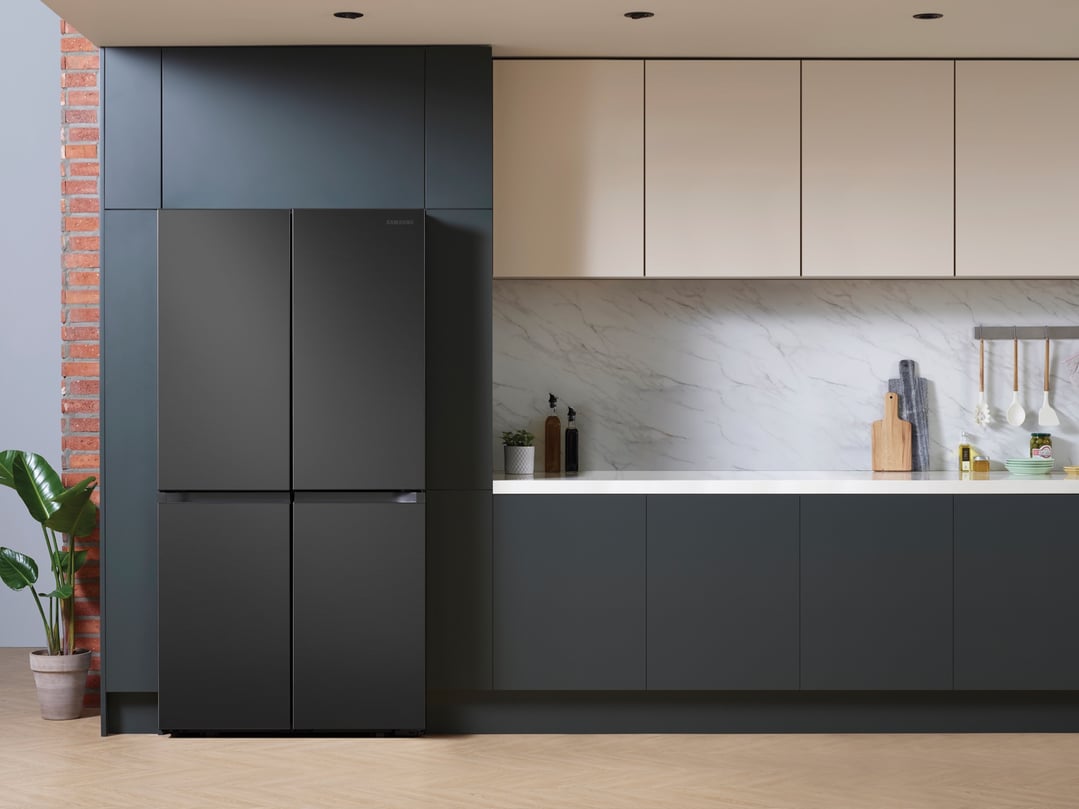 Samsung 649L 4-Door French Door Refrigerator - Black SRF7100B