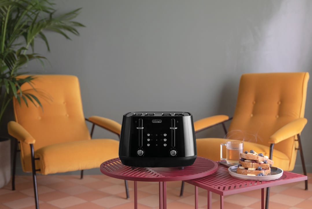 Delonghi Eclettica 4 Slice Toaster - Bold Black CTY4003BK