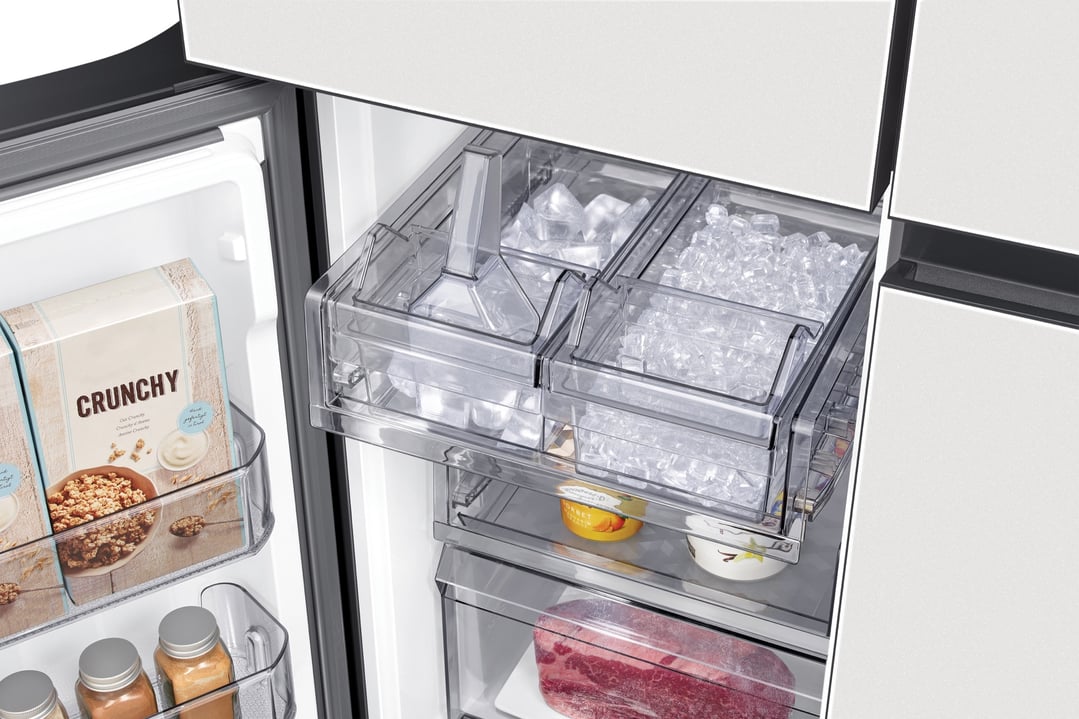 Samsung 648L BESPOKE Cotta White French Door Refrigerator with Internal Beverage Centre™ SRFX7600W