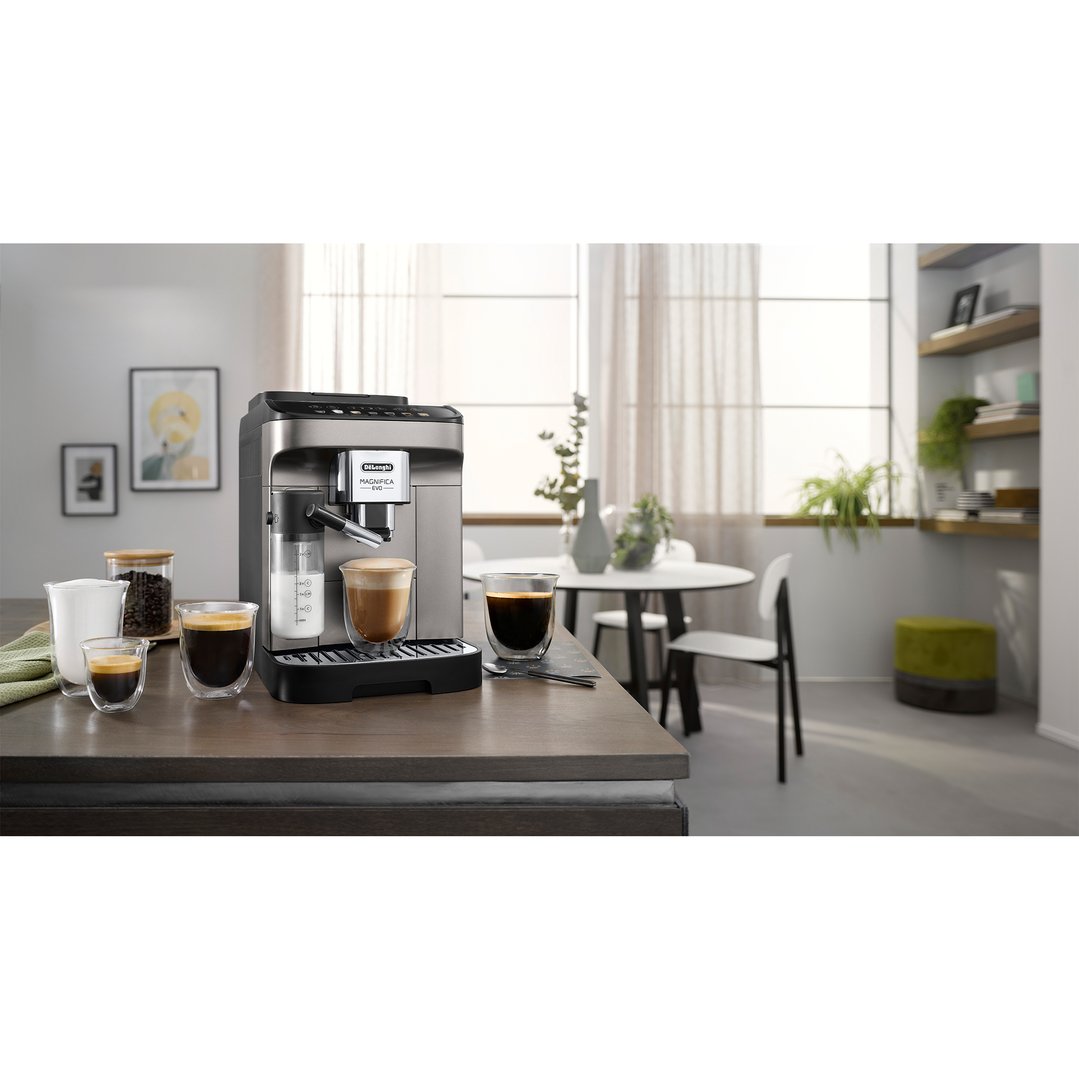 Magnifica Evo fully automatic coffee machine on a wooden counter with coffee cups