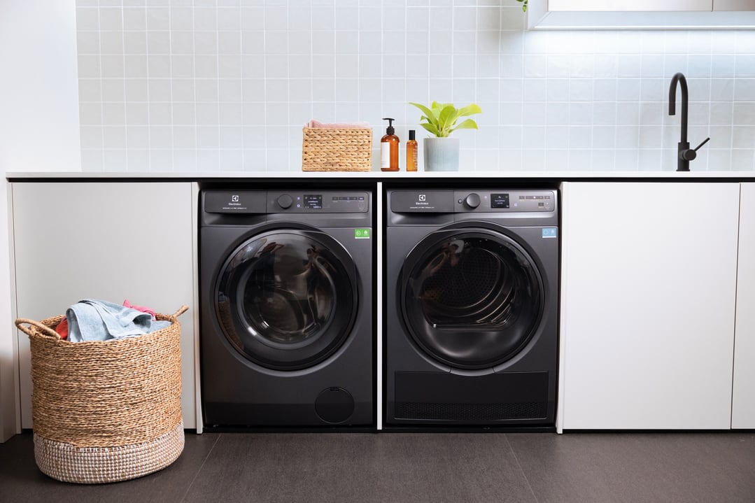 Electrolux 9kg UltimateCare 900 Dark Onyx Heat Pump Dryer EDH902R9SC