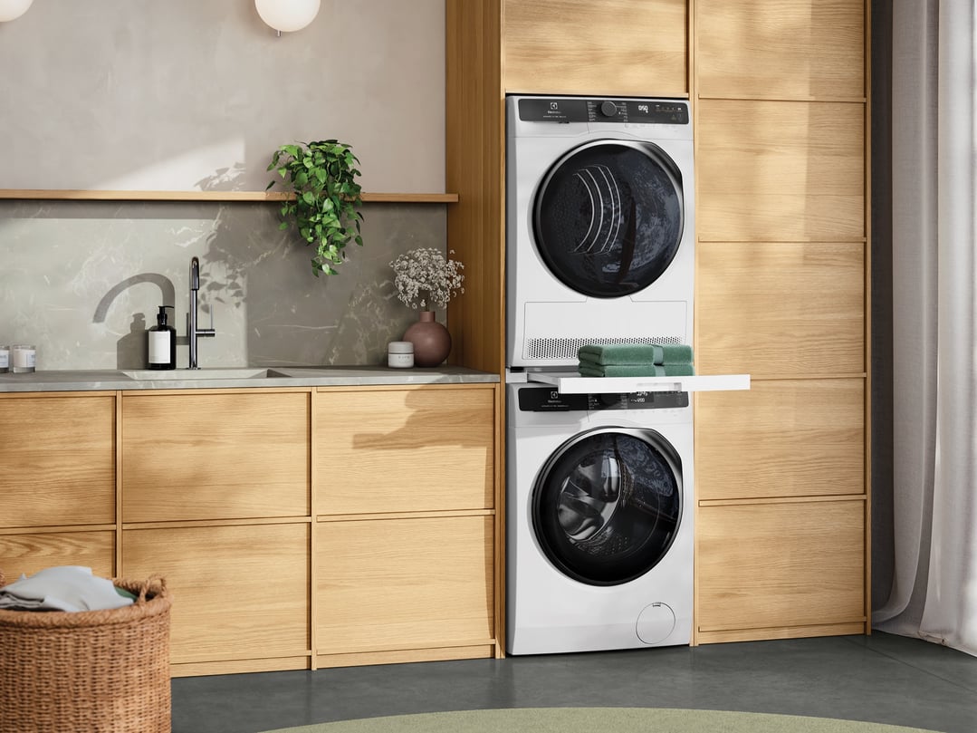 Electrolux 10kg UltimateCare 700 Front Load Washing Machine EWF1043R7WC