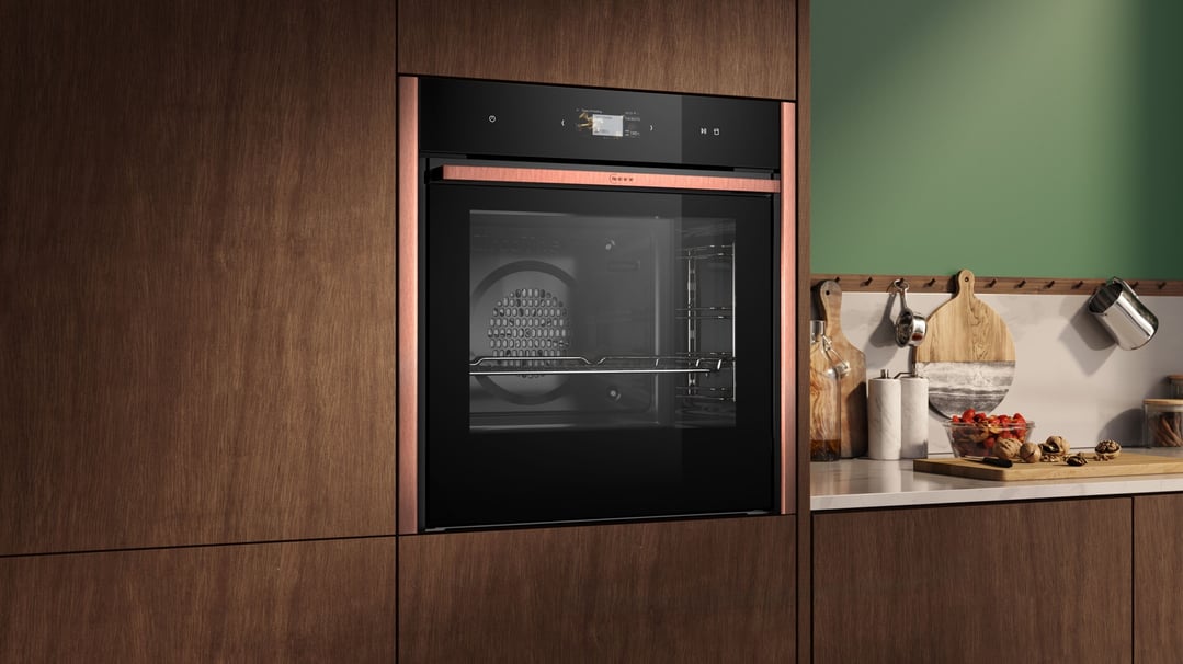 Neff Pyrolytic Slide & Hide® Oven + Added Steam with Metallic Silver Side Trims / Handle B69VS73Y0A-MS