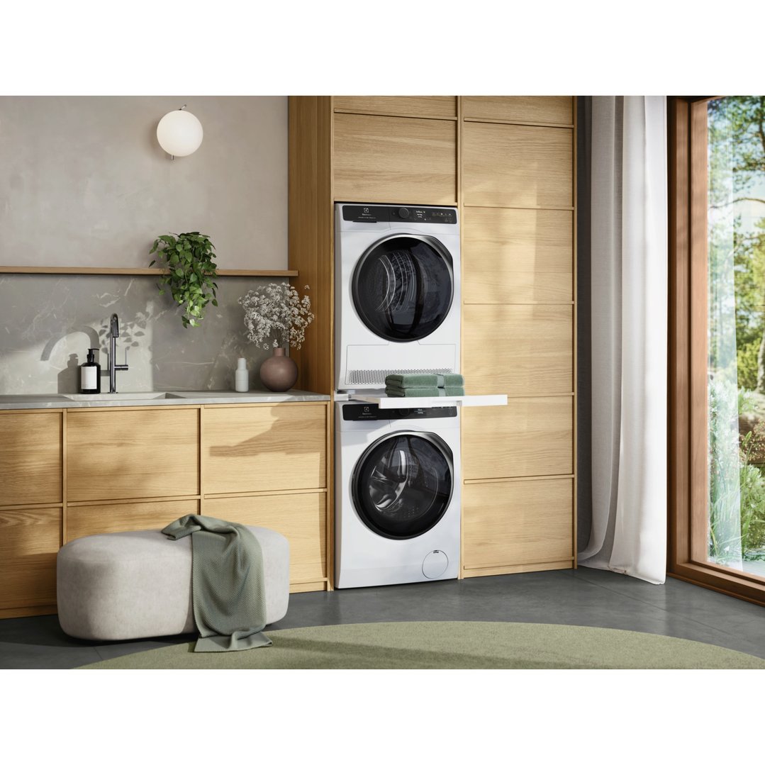 Electrolux 10kg UltimateCare 900 Front Load Washing Machine White EWF1042R9WCS