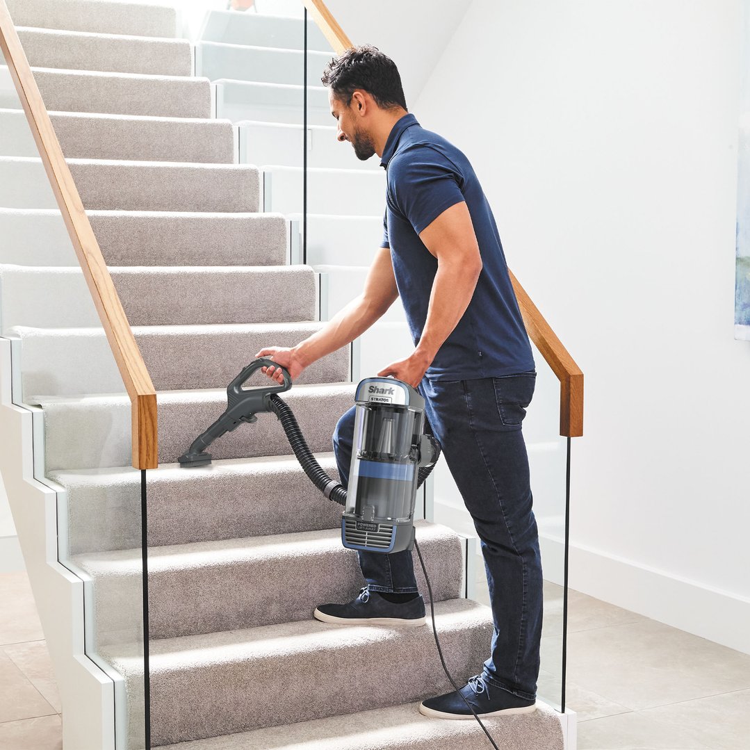 Shark Stratos XL Pet Pro Powered Lift-Away With Odour Neutraliser Technology AZ913
