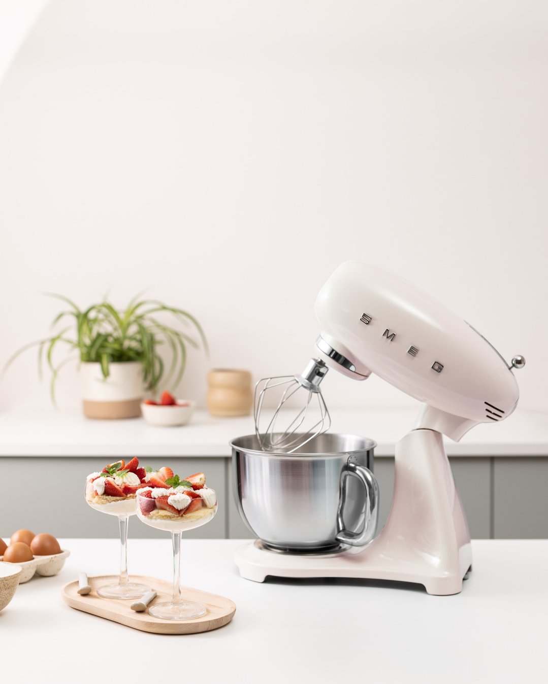 Smeg 50's Style Retro Stand Mixer - Cream SMF05CRAU