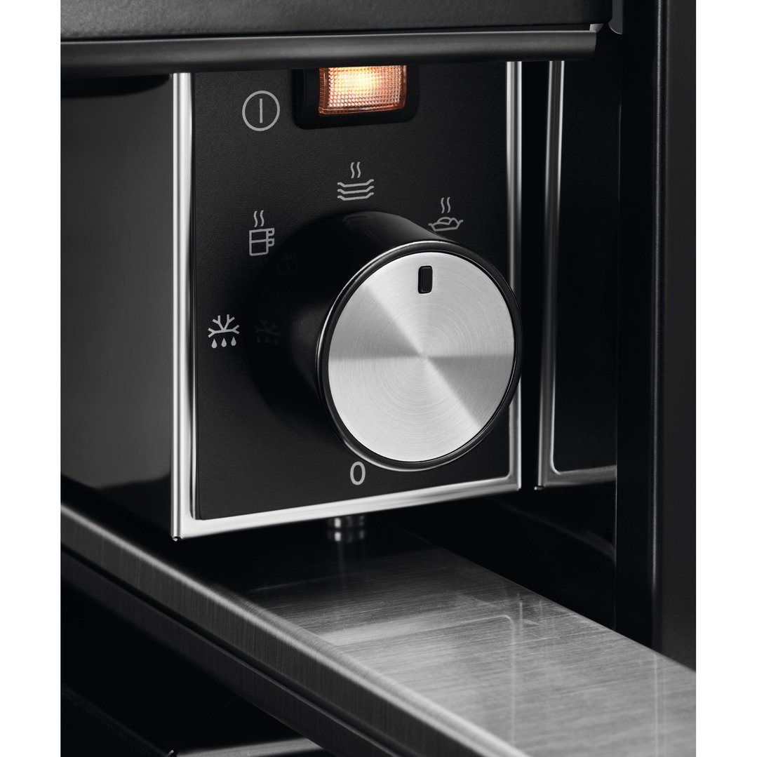Close up of the control knob and settings on a warming drawer
