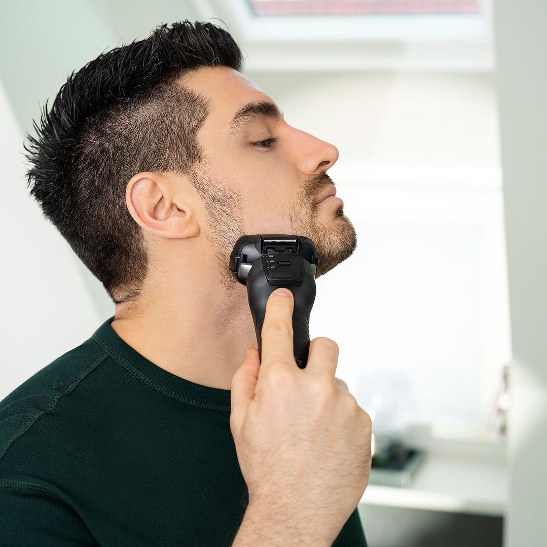Panasonic 5-Blade Wet & Dry Electric Shaver with Cleaning Station ES-LV9U-K841