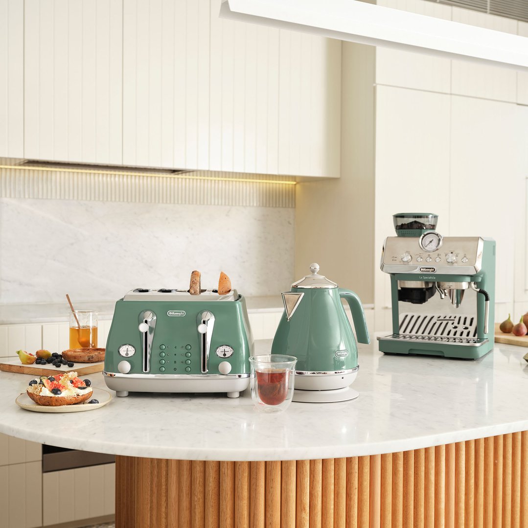 Delonghi La Specialista Arte Manual Coffee Machine Green EC9155GR