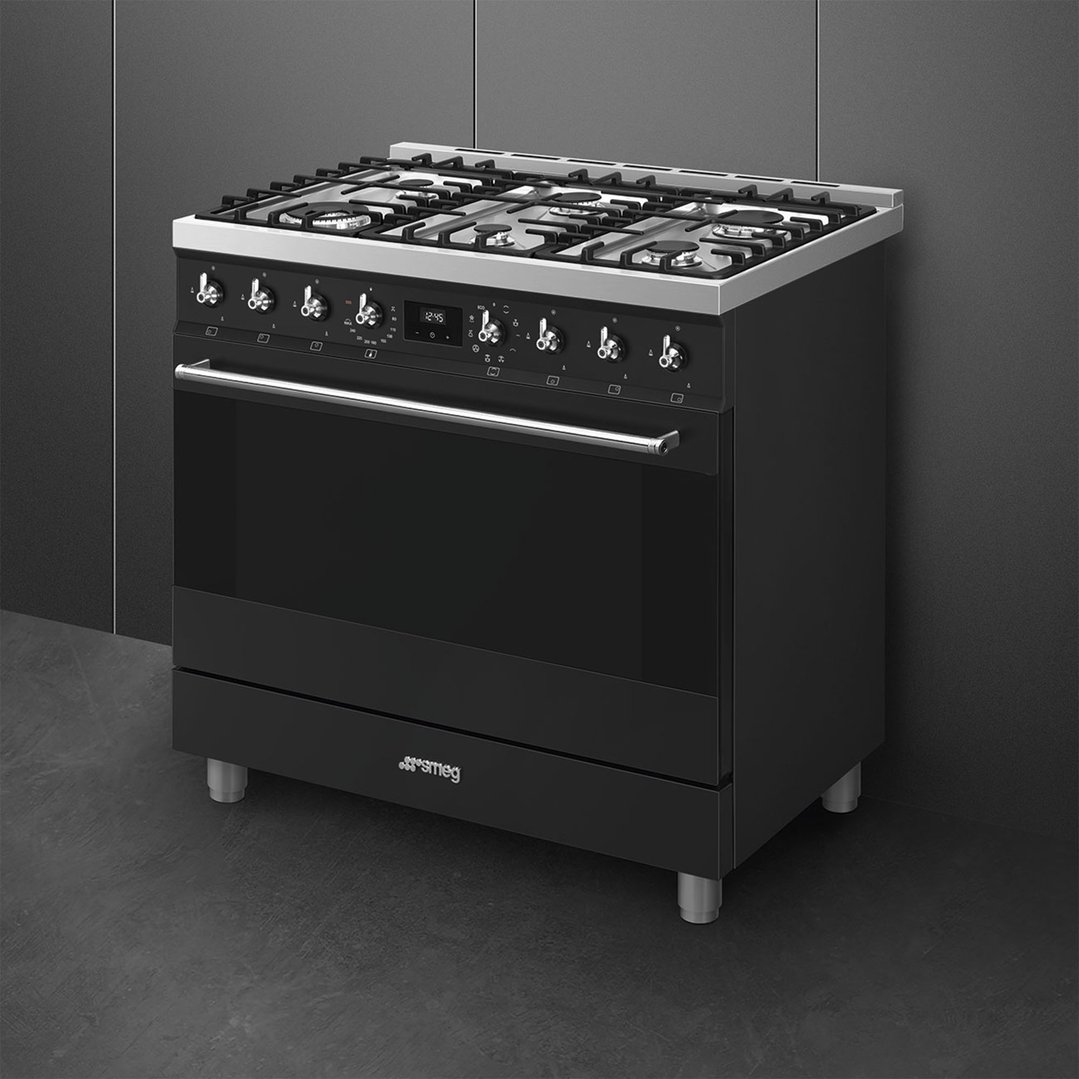 Smeg 90cm 6 Burner Classic Freestanding Pyrolytic Cooker Matte Black