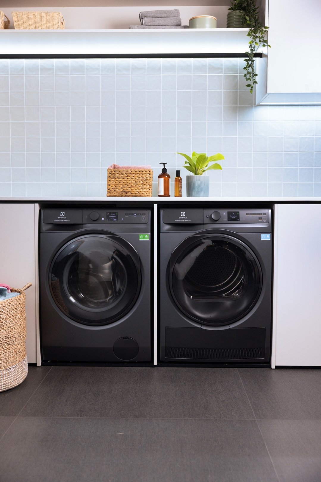 Electrolux 9kg UltimateCare 900 Dark Onyx Heat Pump Dryer EDH902R9SC