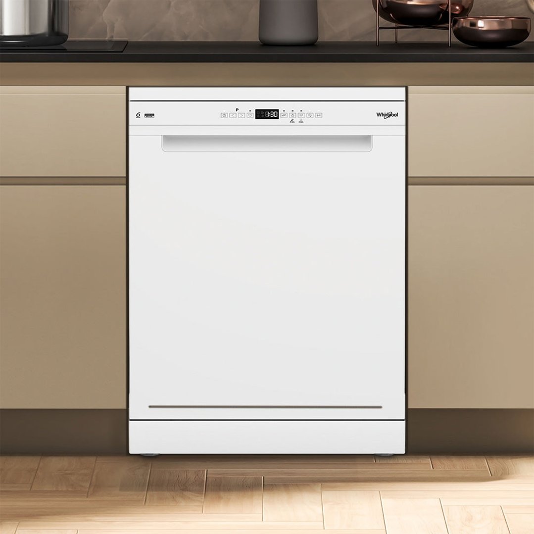 Whirlpool Maxi-Tub 14 Place Setting Freestanding Dishwasher in White WDFS3R4NWEAU