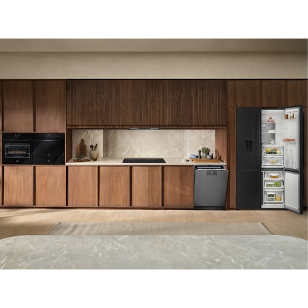 Electrolux 562L Quad Door Fridge UltimateTaste 800 Series - Matte Charcoal Black EQE5757BB