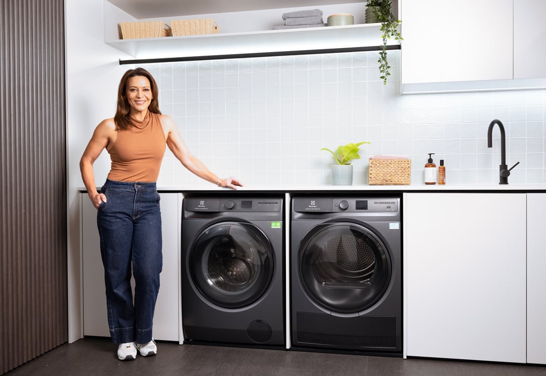 Electrolux 9kg UltimateCare 900 Dark Onyx Heat Pump Dryer EDH902R9SC