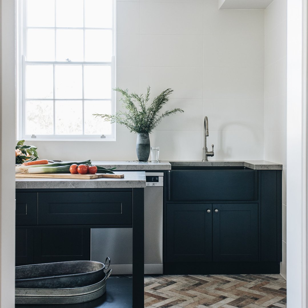 Turner Hastings Novi 75x46 Fireclay Butler Sink - Matte Black NO75FS-MB