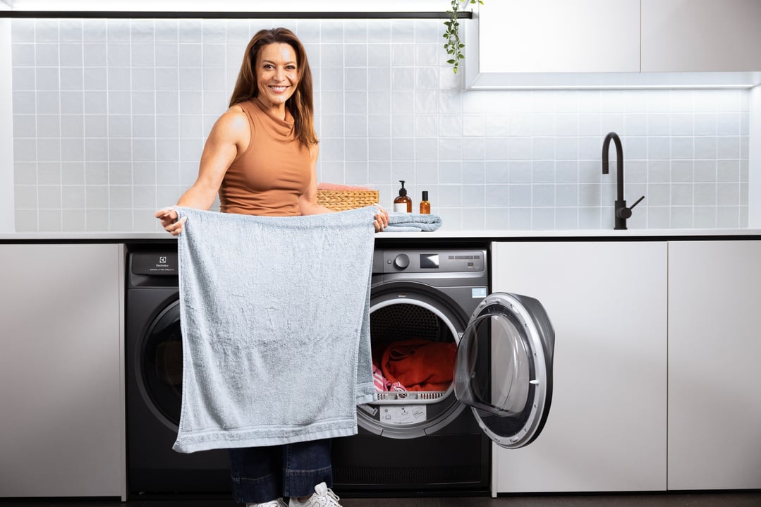Electrolux 9kg UltimateCare 900 Dark Onyx Heat Pump Dryer EDH902R9SC