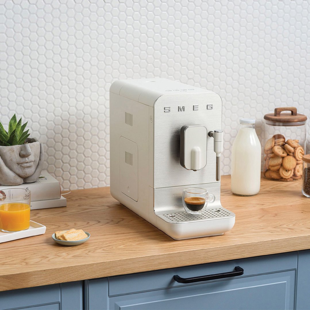 Smeg Bean to Cup Coffee Machine - White Matte BCC12WHMAU