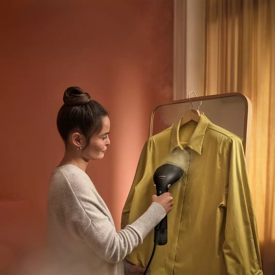 Philips 7000 Series Handheld Garment Steamer Black STH7060/80