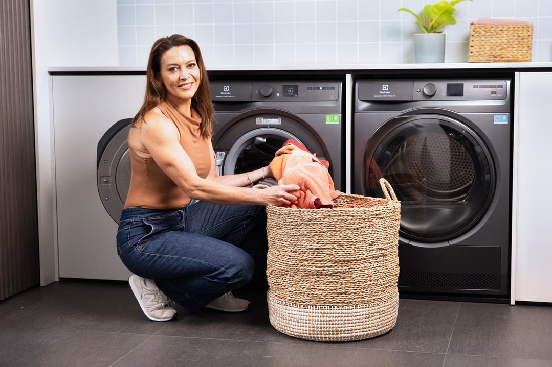 Electrolux 9kg UltimateCare 900 Dark Onyx Heat Pump Dryer EDH902R9SC