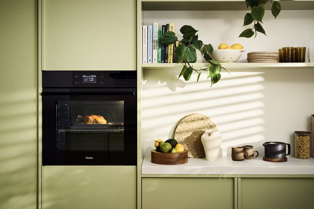 Haier 60cm 500 Series Built-in Oven, 25 Function, TFT Touchscreen, Pyrolytic HWO60S25TTPB5