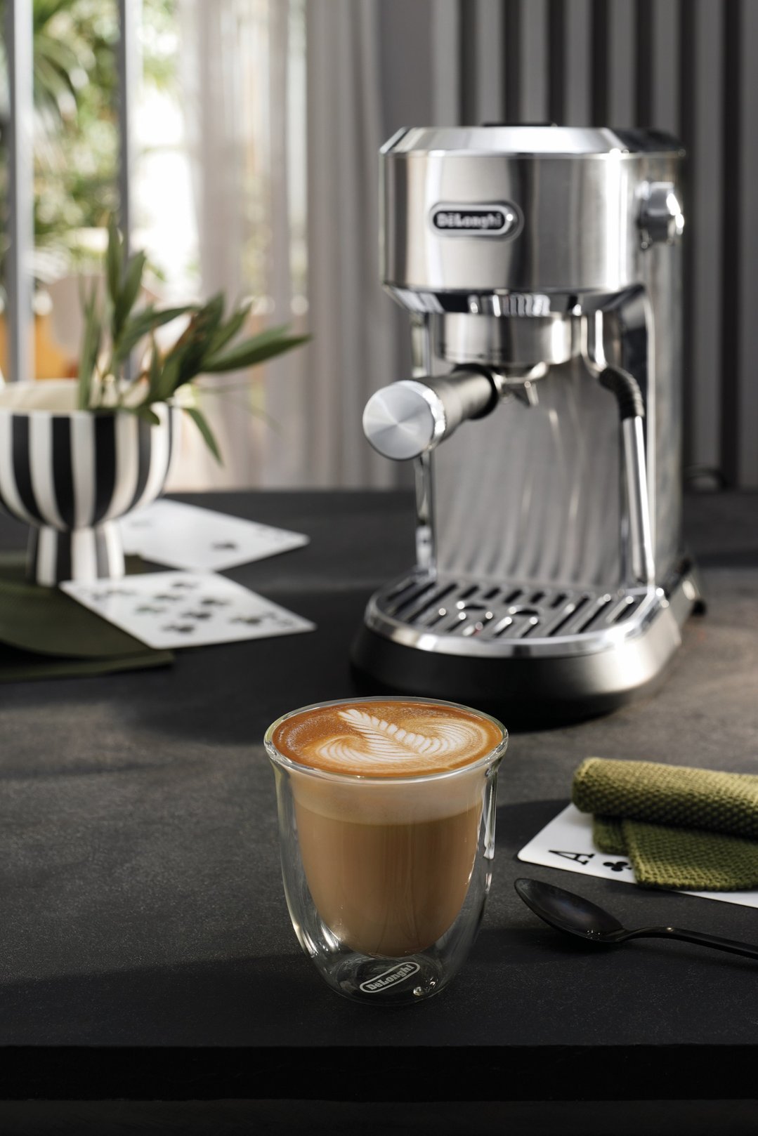 Delonghi Dedica Maestro Manual Coffee Machine EC900M