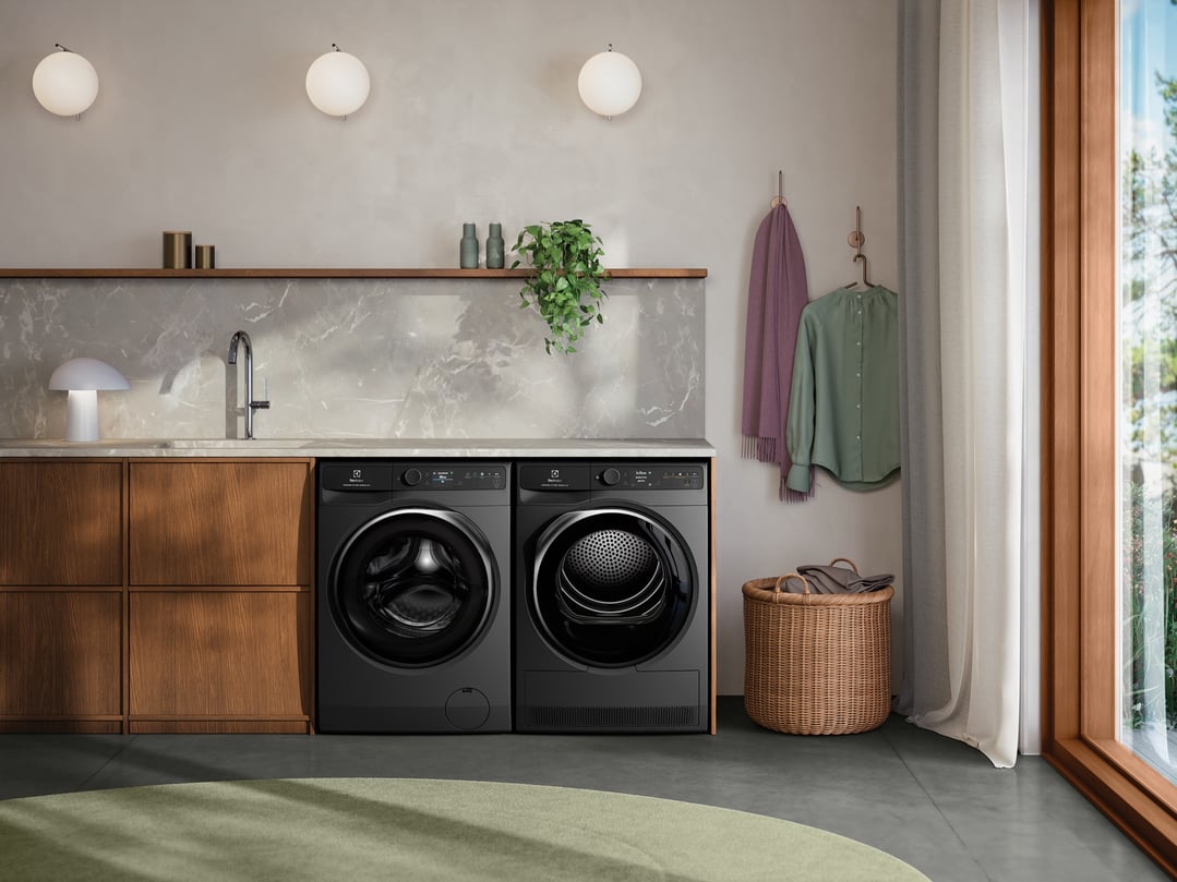 Electrolux 9kg UltimateCare 900 Dark Onyx Heat Pump Dryer EDH902R9SC