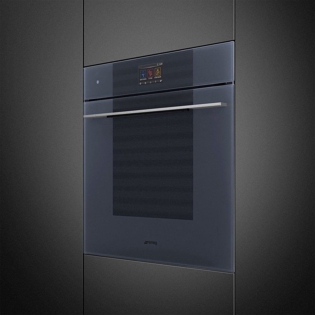 Built-in Smeg Linea Steam100 Pro oven in Neptune Grey in a dark kitchen