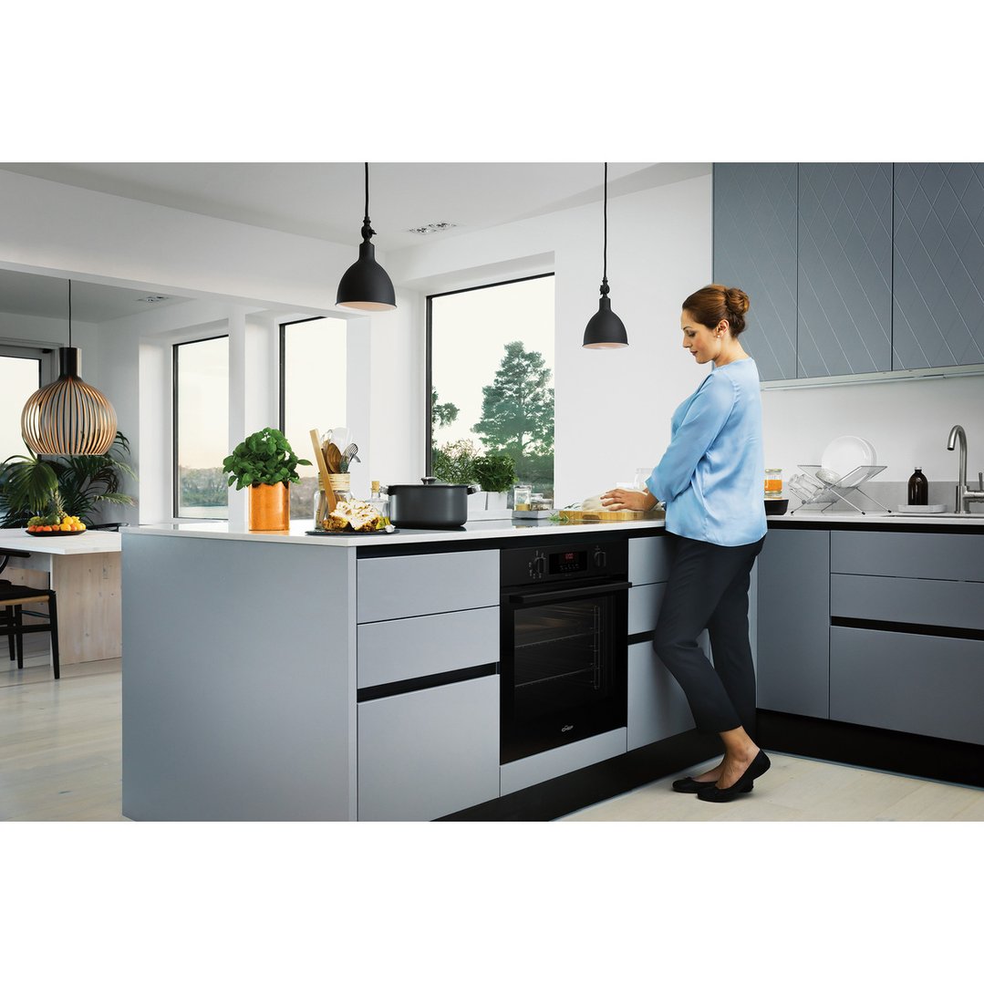 Chef Single Pyrolytic Oven Black. CVEP614DB