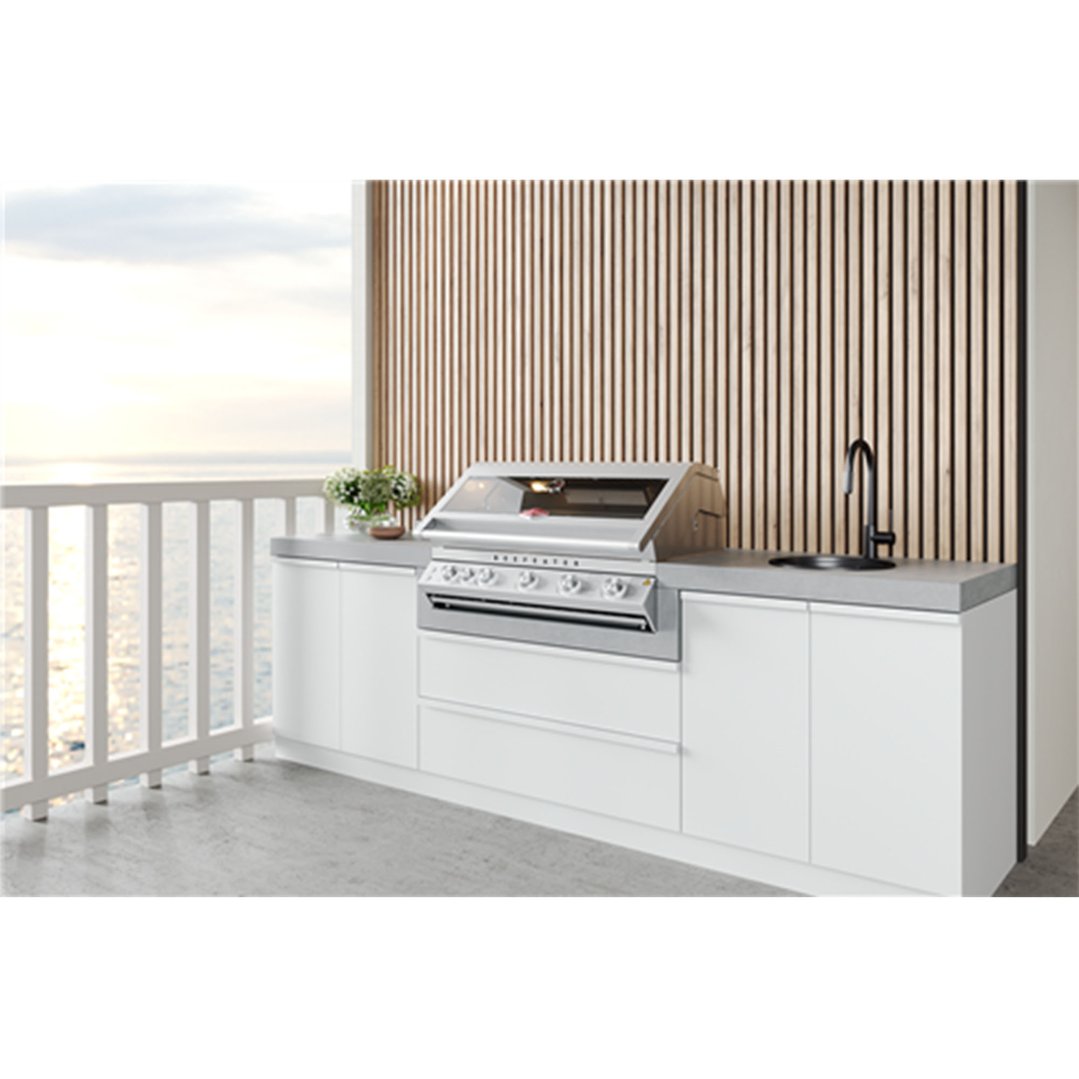 Built-in barbecue on a balcony with a view of the ocean