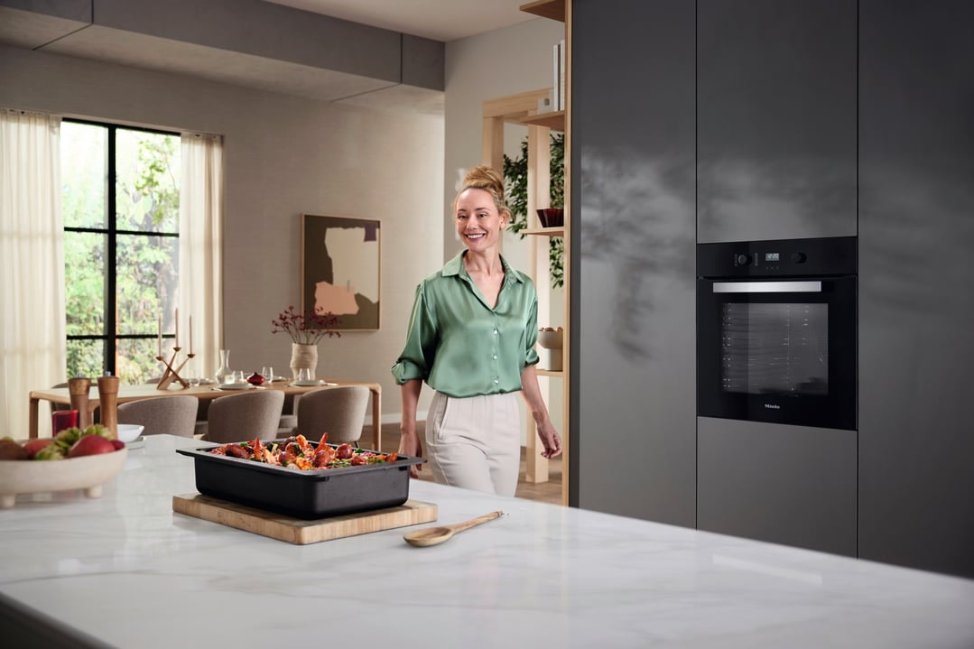 Miele 60cm Pyrolytic Oven 76L Capacity with Rapid Heat-Up Obsidian Black H2457BP