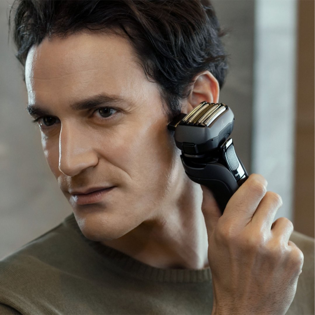 Panasonic 5-Blade Wet & Dry Electric Shaver with Cleaning Station ES-LV9U-K841