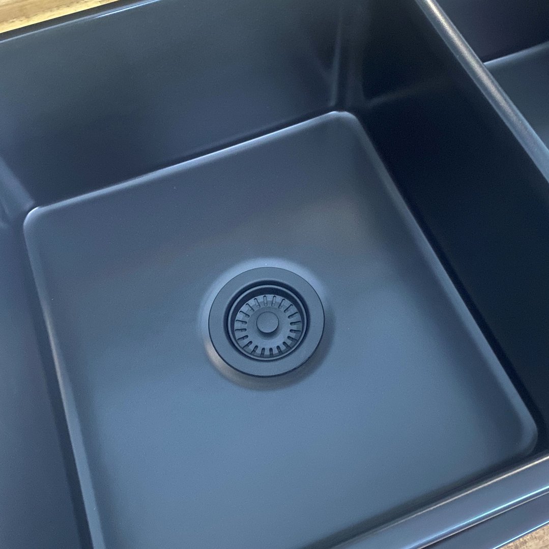 Turner Hastings 90x50 Matte Black Basket Waste & Long Bolt 90BW-MB
