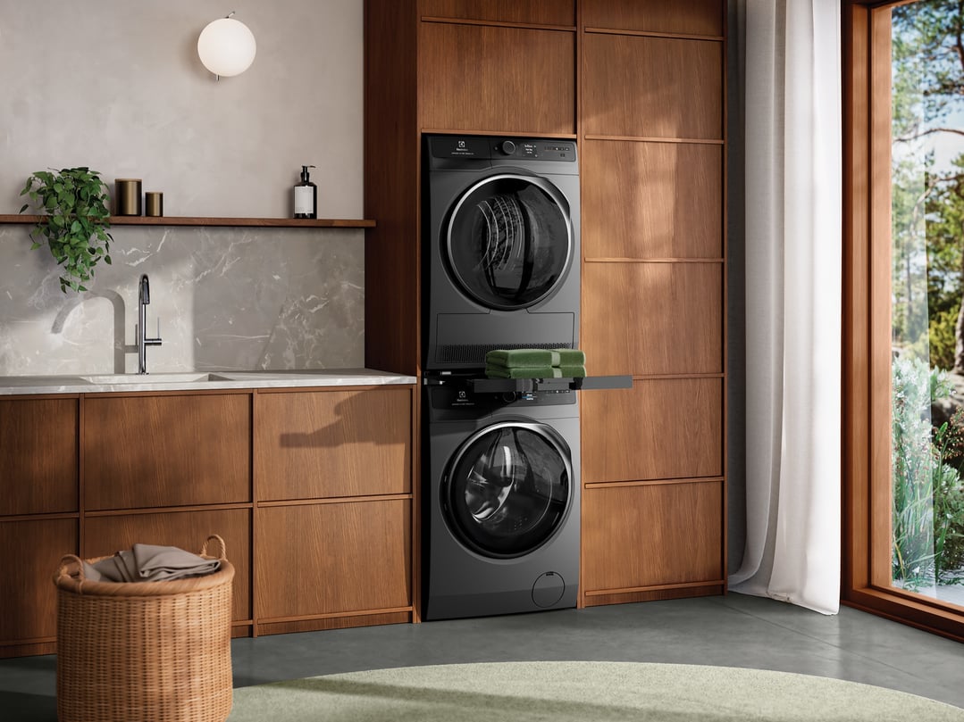 Electrolux 9kg UltimateCare 900 Dark Onyx Heat Pump Dryer EDH902R9SC