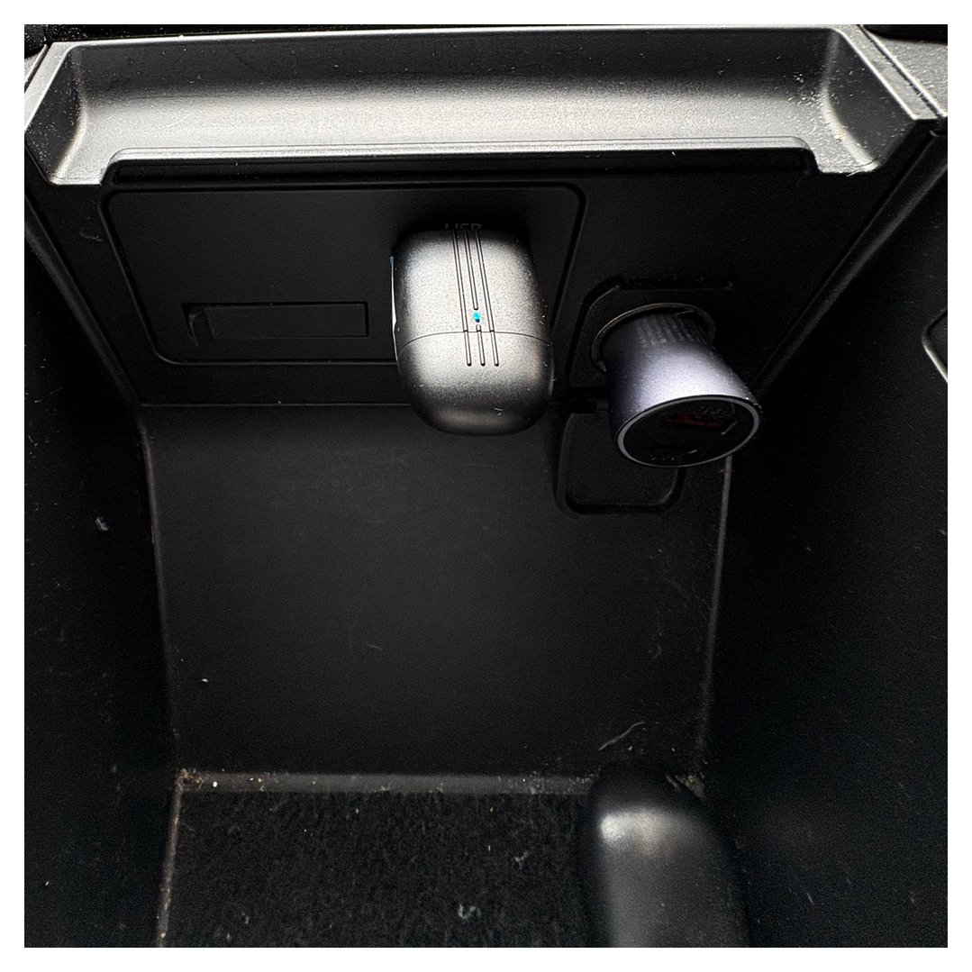 Dual Head Wireless CarPlay Android Auto in a car's center console