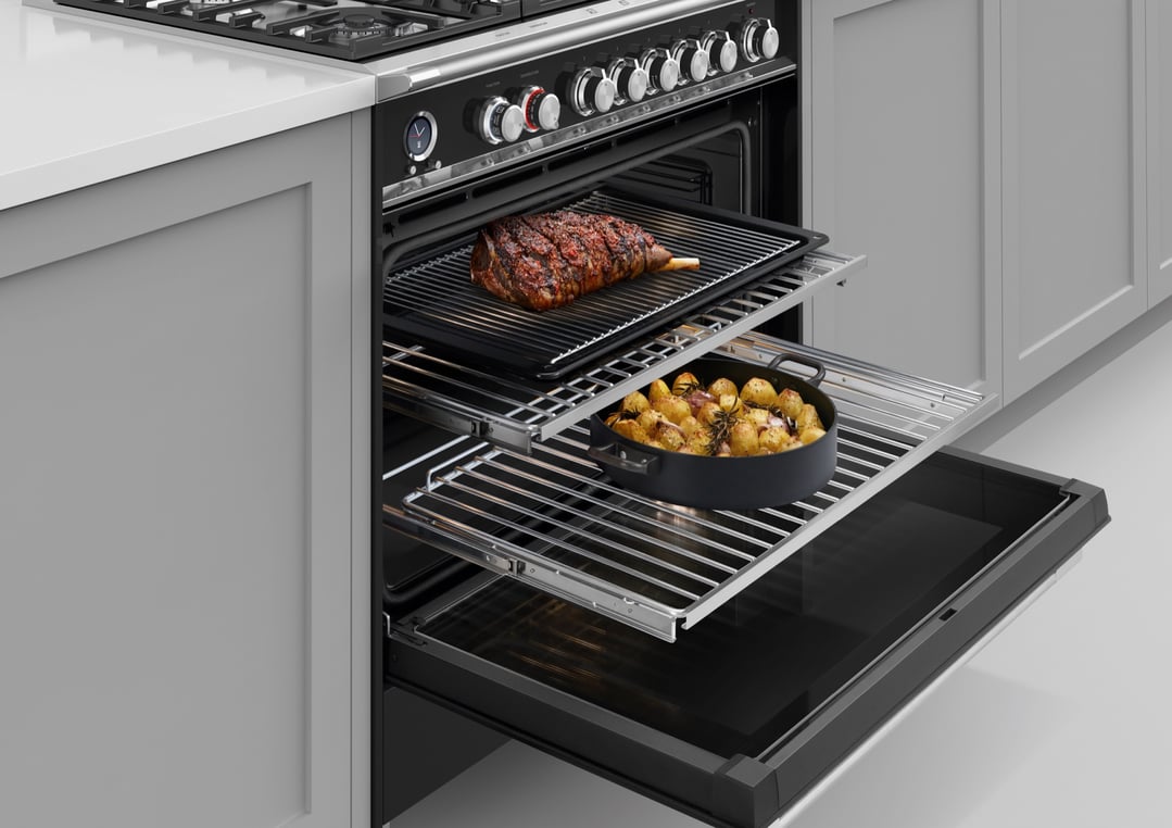 Fisher & Paykel 90cm Series 9 Classic 5 Burner Dual Fuel Pyrolytic Cooker OR90SCG6B1