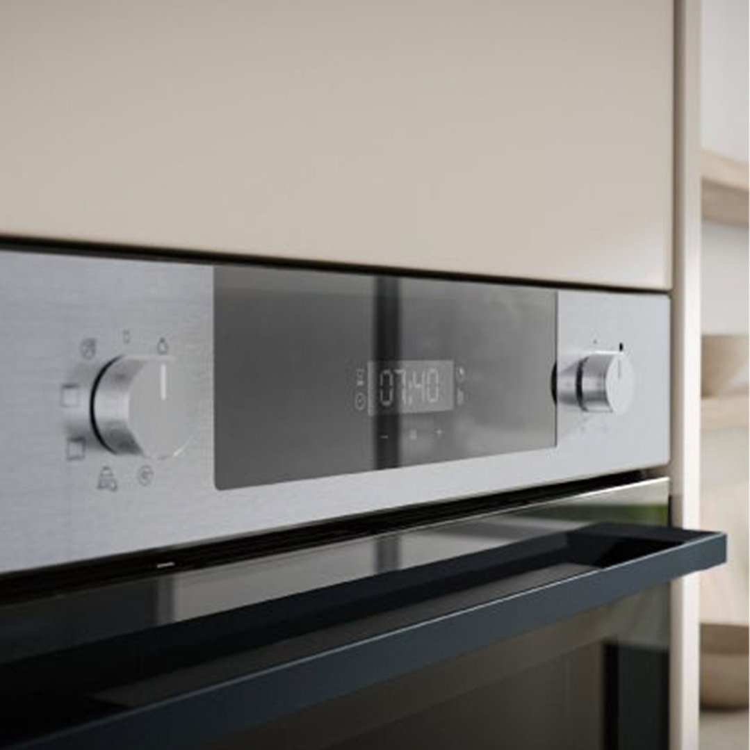 Built-in oven with a digital display showing 07:40 in a kitchen setting