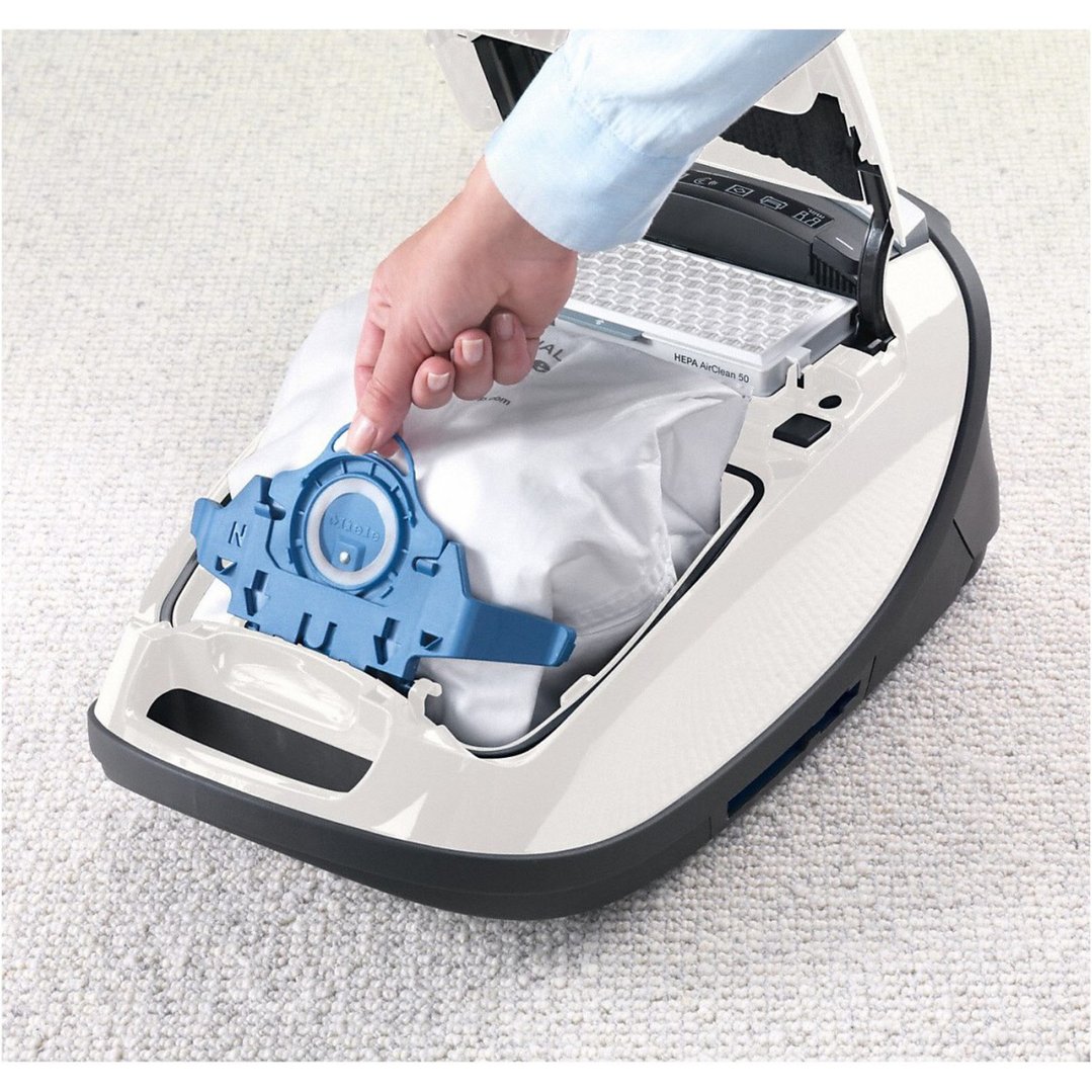 Miele GN HyClean Allergy XL Pack of 8 Dustbags and 1 HEPA AirClean Filter 10632880