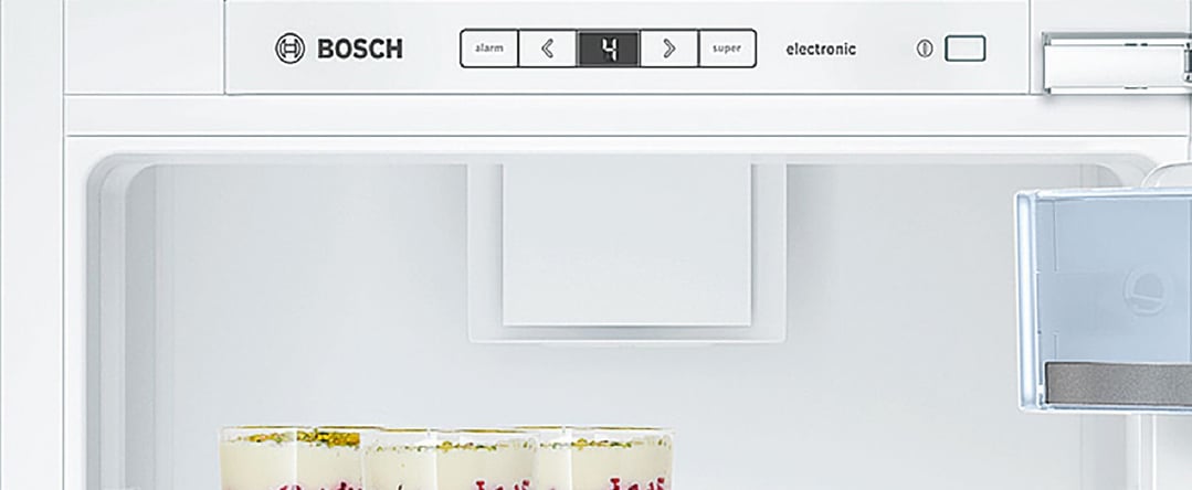 Interior of a Bosch fridge with the temperature set to 4 degrees Celsius