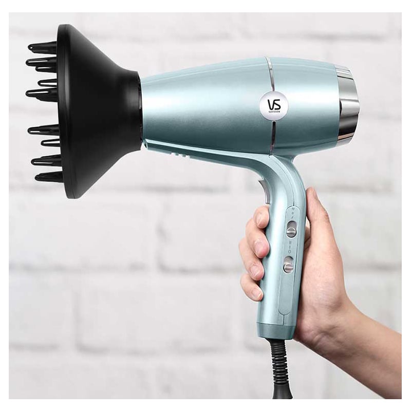 Hand holding a VS SASSOON Hydro Smooth Fast Dry hair dryer with diffuser
