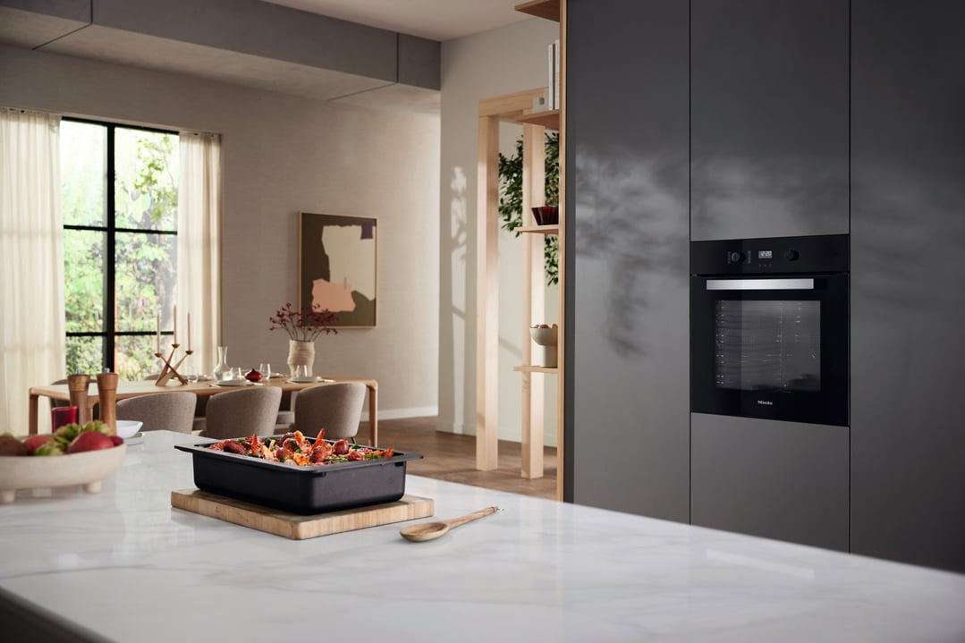 Miele 60cm Pyrolytic Oven 76L Capacity with Rapid Heat-Up Obsidian Black H2457BP