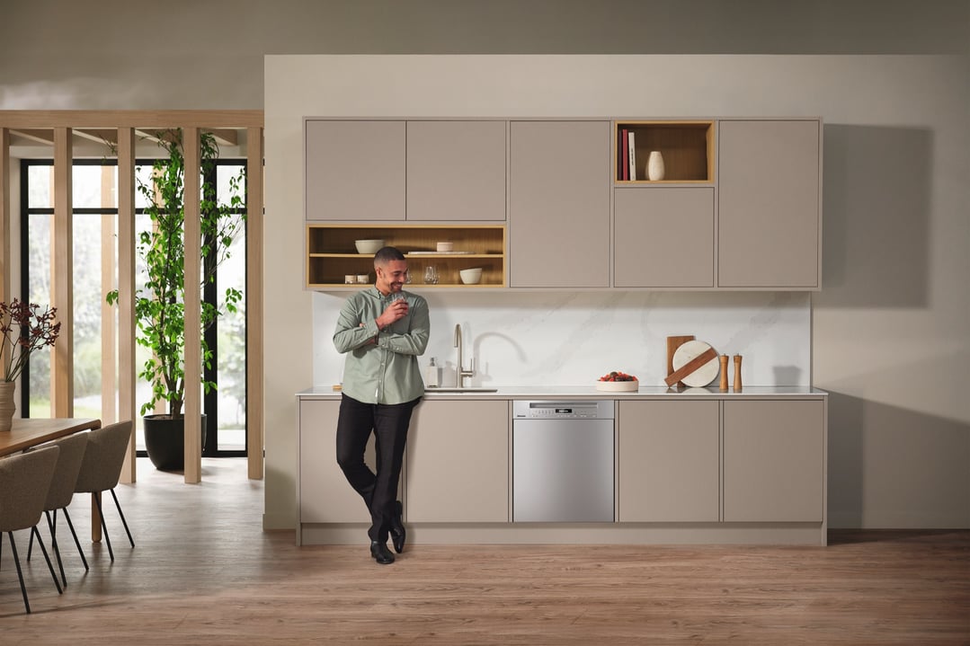 Miele 60cm Built-Under Dishwasher with AutoOpen Drying and Automatic Dispensing PowerDisk CleanSteel G7130SCUCLST