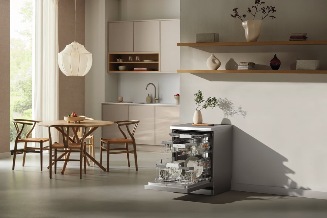 Miele 60cm Freestanding Dishwasher with AutoOpen Drying and Automatic Dispensing PowerDisk CleanSteel G7130SCCLST