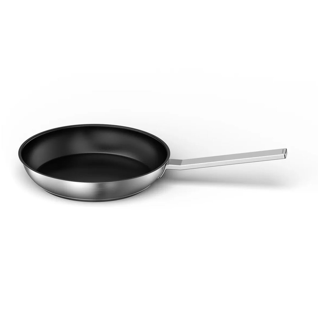 Bosch 6 piece ProInduction cookware set consists of: 3 pots, 2 pans and 1 sauce pan HEZ9SE060