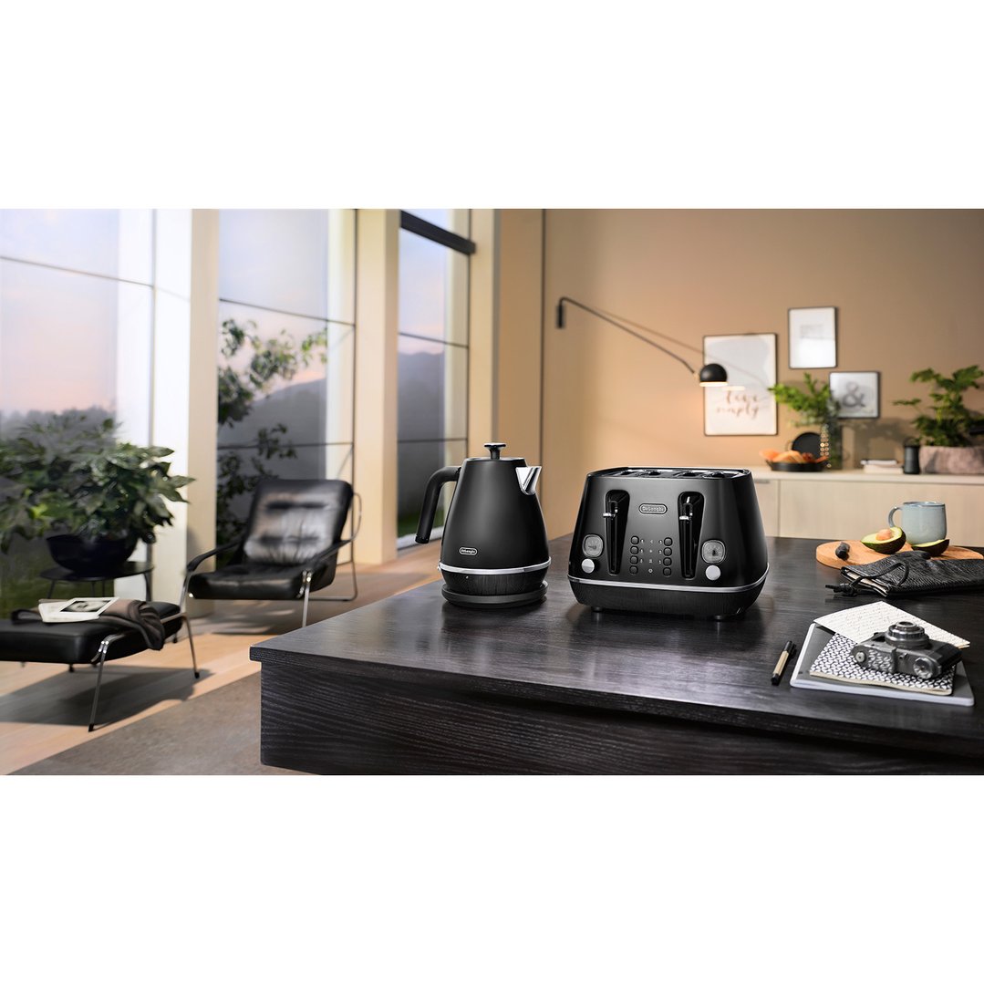 Delonghi Distinta Moments 4 Slice Toaster Sunset Black CTIN4003BK