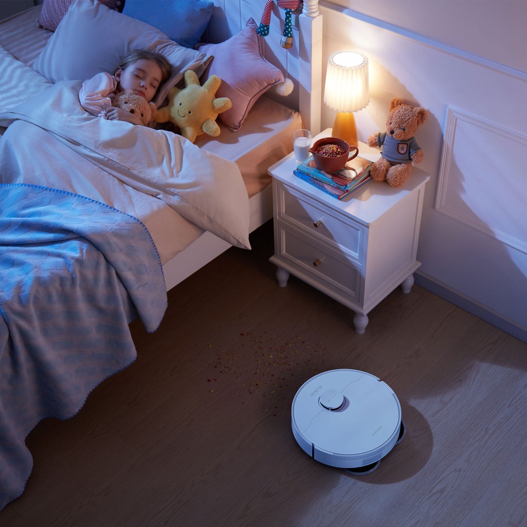 A DREAME vacuum cleaner on a wooden floor in a child's bedroom
