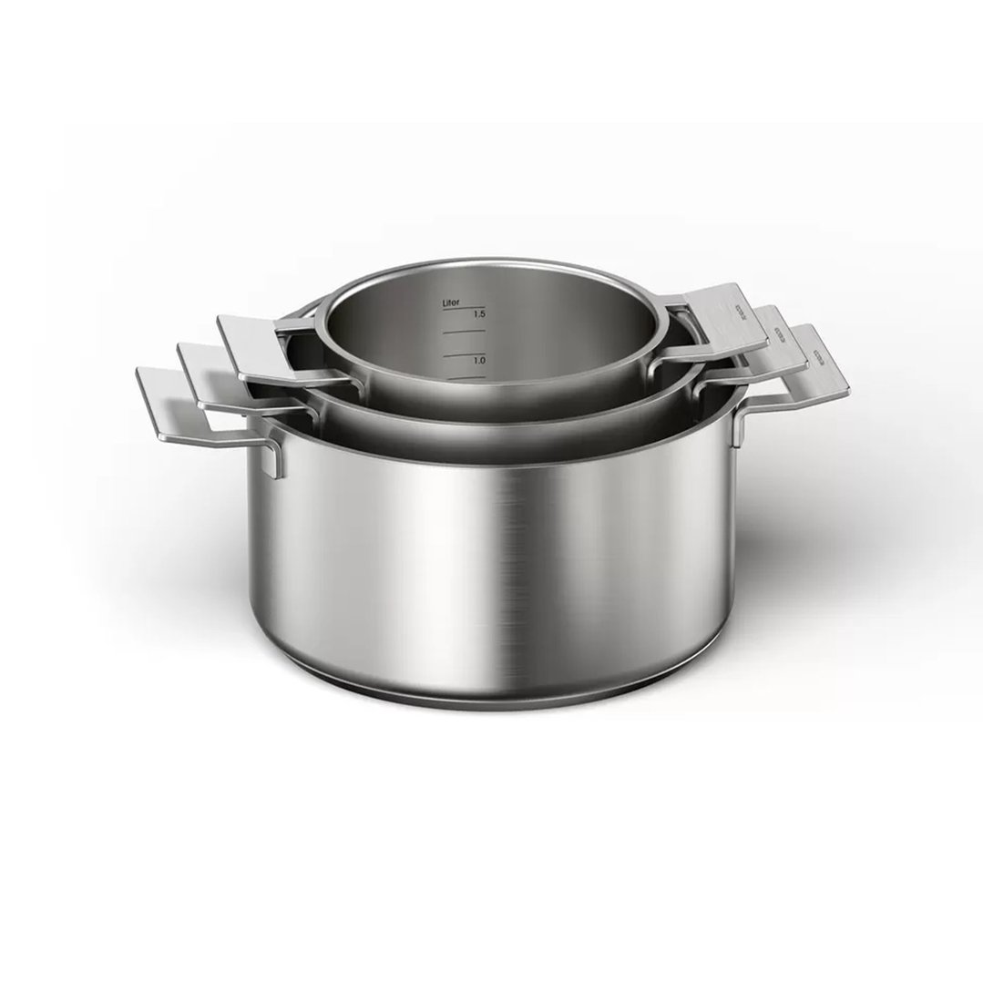 Bosch 6 piece ProInduction cookware set consists of: 3 pots, 2 pans and 1 sauce pan HEZ9SE060