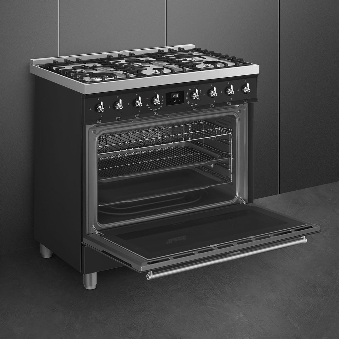 Smeg 90cm 6 Burner Classic Freestanding Pyrolytic Cooker Matte Black